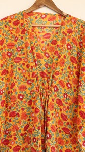 Vestido Kaftan Bohemio Rojo con Estampado Floral Naranja, Cuello en V, Corte Holgado para Mujer, Estilo Maxi con Lazos de Algodón - Product Image 5