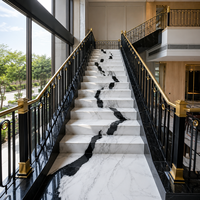 Pièces de rampe d'escalier en or noir, marches en marbre, balustres pour la conception d'escaliers intérieurs de luxe