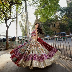 Ensemble Lehenga Choli multicolore de créateur pour Navratri, en coton mousseline épais, avec broderie de miroirs authentique et imprimé numérique, tenue de festival Garba Dandiya - Product Image 2