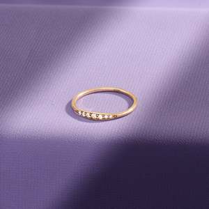 Anillo Apilable de Oro Amarillo con Diamantes Cultivados en Laboratorio - Product Image 5