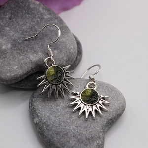 Boucles d'oreilles élégantes en Moldavite certifiée de qualité A |   Chlum République tchèque Moldavite |   Bijoux en argent sterling 925 plaqué or 18 carats - Product Image 4