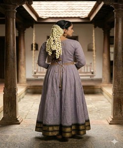 ชุดเดรสผ้าฝ้ายลายแจ็คการ์ดแบบดั้งเดิม พร้อมงานปัก ประดับด้วยผ้าคลุมไหล่ สำหรับงานเทศกาล ราคาขายส่ง เสื้อผ้าชาติพันธุ์ สีม่วง - Product Image 2