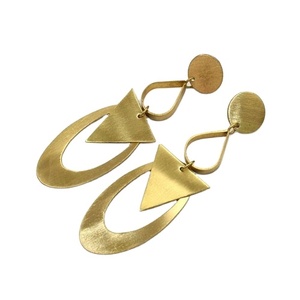 Últimos pendientes de latón ligeros chapados en oro hechos a mano, pendientes de amuleto de boda para niñas y mujeres al por mayor - Product Image 2