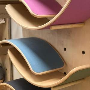 Vente en gros Planche d'équilibre éducative Montessori en bois naturel pour enfants Jouet écologique Planche de surf Wobbel - Product Image 6