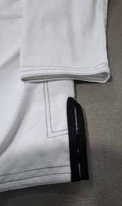 Kimono de Jiu-Jitsu Brésilien avec doublure intérieure anti-irritation, logo personnalisé sur le devant, en coton tissé perlé, durable et respirant, uniforme d'entraînement - Product Image 3