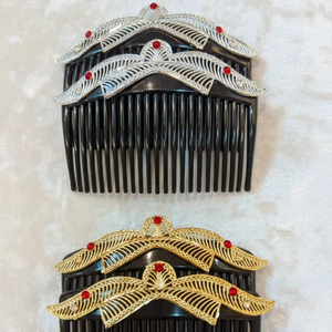 Peigne à cheveux vintage plaqué or, fait main, écologique, étanche, design floral avec mini pierres rouges, pour mariée, mariage, 15 cm - Product Image 1