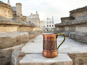 Taza de Cerveza Personalizada de Cobre Recubierto y Plateado con Grabado - Estilo Clásico, Regalo Empresarial de la India - Product Image 3