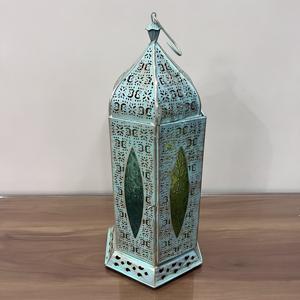 Farol Decorativo Marroquí de Hierro, Diseño Artesanal L557, Acabado Verde, Tamaño 7X6X14.25 Pulgadas, para Decoración del Hogar, Ramadán, Navidad, Pascua - Product Image 1