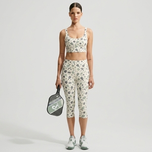 Ensemble de sport pour femme : soutien-gorge sans manches à imprimé numérique et legging capri, respirant, séchage rapide, style sportif mi-mollet, OEM - Product Image 3