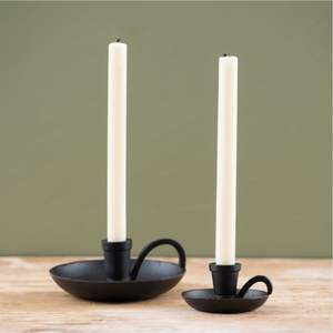 Venta al por mayor de fábrica: Candelabro de latón vintage con anillo para el dedo, soporte metálico para velas cónicas, ideal para iluminación decorativa y eventos. - Product Image 4