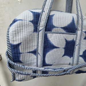 Bolso tote de tela de algodón bohemio acolchado hecho a mano de primera calidad con cierre de cremallera para compras - Product Image 1