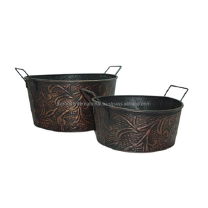 Ensemble de deux jardinières design de luxe en métal marron foncé vintage pour la maison, le jardin et le restaurant, accessoires pour plantes florales. - Product Image 1