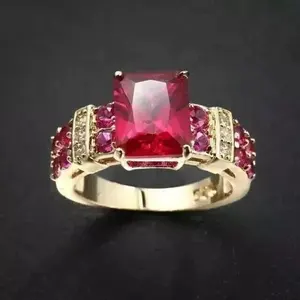 Anillo de Compromiso y Boda de Lujo con Moissanita Roja, Chapado en Oro sobre Plata de Ley, Engaste de Bisel, Corte Brillante, Moissanita Creada en Laboratorio - Product Image 3