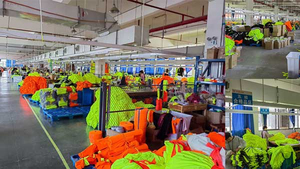 เสื้อกั๊กนิรภัยสะท้อนแสงโพลีเอสเตอร์กันน้ำระดับ 2 ของ SELF INDUSTRIES พร้อมโลโก้สั่งทำพิเศษ มองเห็นได้ชัดเจน - Product Image 5