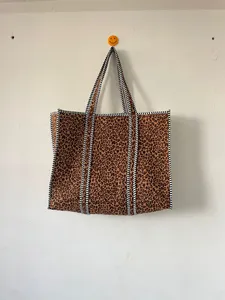 Bolso Tote de Algodón Acolchado con Estampado de Leopardo Marrón, Bolso de Compras Casual Abierto de Estilo Bohemio con Estampado a Mano para Mujer - Product Image 1