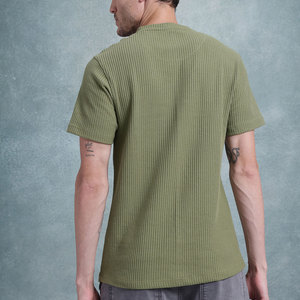 เสื้อยืดคอกลมแขนยาวผู้ชาย สีเขียวมะกอก ผ้าถักเนื้อนุ่ม โพลีเอสเตอร์/คอตตอน เป็นมิตรกับสิ่งแวดล้อม แห้งเร็ว ระบายอากาศดี สไตล์ไฮสตรีท - Product Image 5