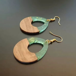 Pendientes de Resina Vintage con Gancho Francés, Diseño de Ángel, Joyería de Resina y Madera, Colgantes Artesanales de Resina - Product Image 1
