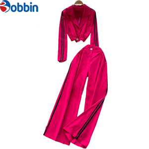 Conjunto Deportivo de 2 Piezas para Mujer, Top Corto a Rayas con Bloques de Color Sólido y Pantalones Deportivos de Manga Larga para Otoño e Invierno - Product Image 1