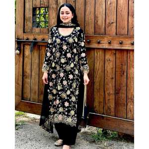 Ensemble haut et bas en satin pour soirée, avec manches trois-quarts et dupatta - Product Image 4