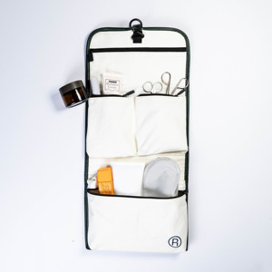 Meilleur sac cosmétique personnalisé en polyester à fermeture éclair à prix compétitif pour un stockage efficace d'articles de voyage avec motif de logo en cuir PVC PU - Product Image 2