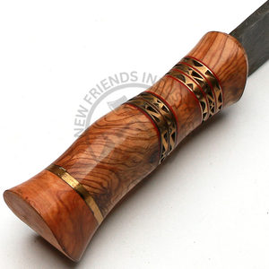 Cuchillo de Supervivencia y Caza Ambidiestro de Acero Damasco con Hoja de 8 Pulgadas, Edición Nueva Superior, Hecho a Mano con Mango de Madera de Olivo y Latón - Product Image 3
