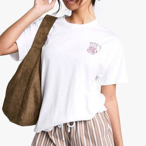 เสื้อยืดกราฟิกผู้หญิงแบบกำหนดเองได้ พิมพ์ลาย DTF OEM เสื้อโอเวอร์ไซส์ลำลอง ผ้าโพลีเอสเตอร์ผสมคอตตอน แขนสั้น เสื้อผ้าสตรีทแวร์ - Product Image 2