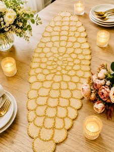 Chemin de table artisanal de luxe bohème en tissu floral, forme irrégulière, réglable, durable, écologique, léger, avec tapis de 5 mm - Product Image 3