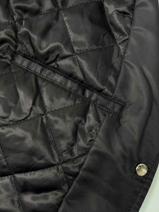 Blouson universitaire oversize en soie pour homme, blouson Letterman en satin à tricot côtelé, fabrication OEM de vêtements streetwear en marque blanche - Product Image 4