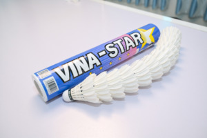 ลูกขนไก่ความเร็วสูง น้ำหนักเบา ผลิตจากไม้ เป็นมิตรกับสิ่งแวดล้อม แข็งแรงทนทาน เหมาะสำหรับการแข่งขันระดับมืออาชีพ  ทำจากกราไฟต์ 3 ชั้น - Product Image 6