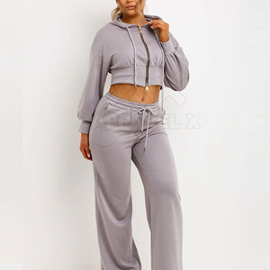 Survêtement tendance pour femme, idéal pour la gym, en tissu lisse, confortable et stylé. - Product Image 5
