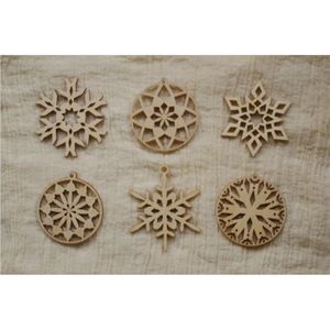 Ornements de Noël en bois découpés au laser en gros, pendentifs flocons de neige rustiques en bois naturel pour sapin de Noël, fêtes et décoration intérieure - Product Image 1