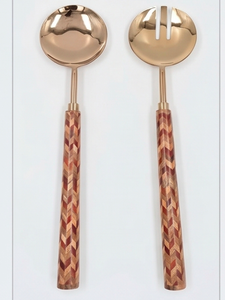 Servidores de ensalada de latón dorado con mangos de madera, acabado pulido espejo, diseño moderno, aptos para lavavajillas, juego de cubiertos para uso doméstico. - Product Image 1