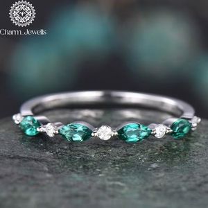 Bague de fiançailles classique pour femme en moissanite plaquée or rose avec sertissage à griffes - Product Image 6