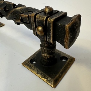 Poignée de portail en fer forgé de style traditionnel Iron Nature avec motif floral et surface peinte – Quincaillerie élégante pour clôture - Product Image 3