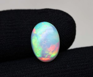 โอปอลเอธิโอเปียทรงรีแบบคาโบชอง ลายรังผึ้ง สีรุ้ง สวยงาม น้ำหนัก 4-6 กะรัต ต่อขนาด อัญมณีโอปอล - Product Image 5