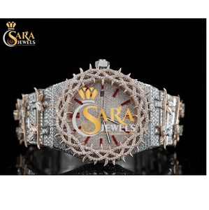 Montre de luxe artisanale entièrement sertie de diamants, bicolore, avec un grand diamant de haute qualité, calendrier complet, montre unisexe en provenance d'Inde - Product Image 1