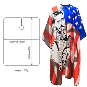 Capa de Peluquería con Estampado de Bandera Americana, Poliéster No Tejido, 140x160cm, para Uso en Barberías y Salones, con Logotipo de Barba y Bigote - Product Image 1