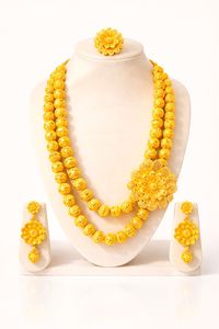 MOLL JEWELLERS Parure de bijoux de mariage traditionnelle plaquée or 24 carats avec collier à pendentif floral, boucles d'oreilles et bague ajustable, Modèle n° 23061 - Product Image 2