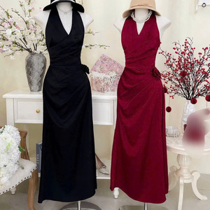 เดรสยาวทรงสวยสง่า เรียบหรู สำหรับผู้หญิง ผ้าซิลค์ ซักได้ ใส่สบาย เหมาะสำหรับโอกาสต่างๆ ทั้งแบบลำลองและเป็นทางการ  ทรงเข้ารูปช่วงเอว - Product Image 1