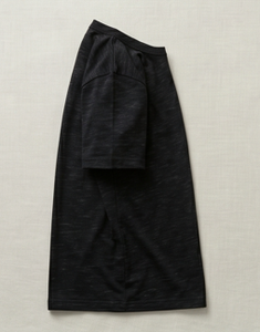 เสื้อยืดแขนสั้นสีดำสำหรับผู้ชาย ทรงปกติ สีพื้น ผ้าเจอร์ซีย์ คอโอ น้ำหนัก 240 กรัม ผ้าฝ้าย 100% - Product Image 4