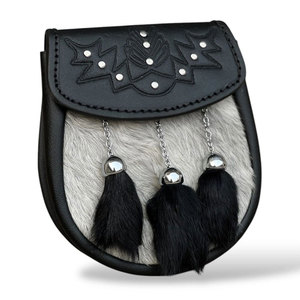 Accessoire Sporran écossais pour homme en cuir noir gaufré motif Thistle, avec trois pompons en fourrure noire, pour costumes Highland 2026 - Product Image 2