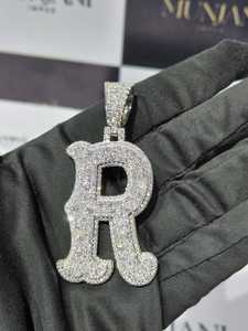 Colgante personalizado con inicial de moissanita, letra R, plata de ley 925, colgante con letras del alfabeto con incrustaciones de circonitas para hombre y mujer - Product Image 2