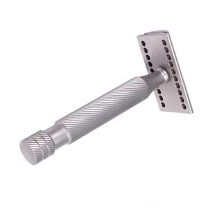 Nueva Navaja de Afeitar de Doble Filo de Acero Inoxidable Plateada para Hombre de Hooper and Company, de Alta Calidad para Uso en Barberías - Product Image 1