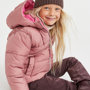 Production de vestes matelassées pour enfants OEM avec rembourrage léger, options de marquage personnalisé et de marque privée pour l'international - Product Image 4