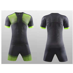 Camiseta de Fútbol Negra Transpirable de Alta Calidad al por Mayor para Hombre con Logotipo Personalizado de Manga Corta - Product Image 4