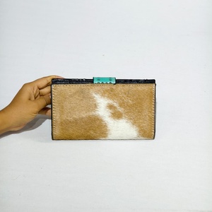 Carteras de cuero genuino de vaca con diseño nuevo, talladas a mano, elegantes, con pelo, multiusos, estilo western, para mujer. - Product Image 2