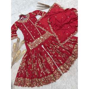 Top fantaisie pour femme-Ensemble Sharara et Dupatta avec broderie et séquence - Product Image 4
