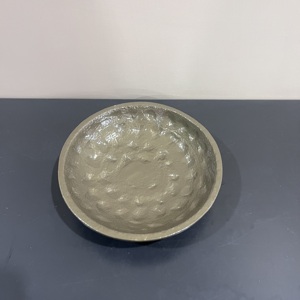 Bandeja Redonda Pequeña de Aluminio Decorativa Moderna con Acabado Dorado - Product Image 3