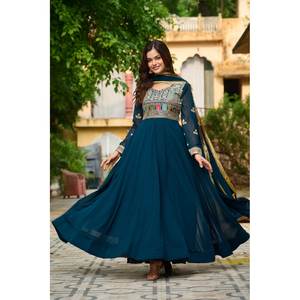 Vestido de noche bordado de lentejuelas y varios hilos para fiestas Vestido elegante con trabajo intrincado - Product Image 6