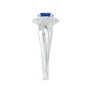 Anillo de Compromiso Aeon de Estilo Vintage con Zafiro y Diamantes, Halo Floral, Tres Piedras, Hecho a Mano, Joyería Fina Personalizada, Oro Sólido de 14K - Product Image 4